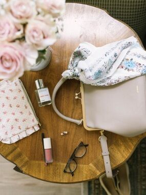 Jemma The JOJO Kiss-Lock Crossbody Bag with Gold Hardware in pink